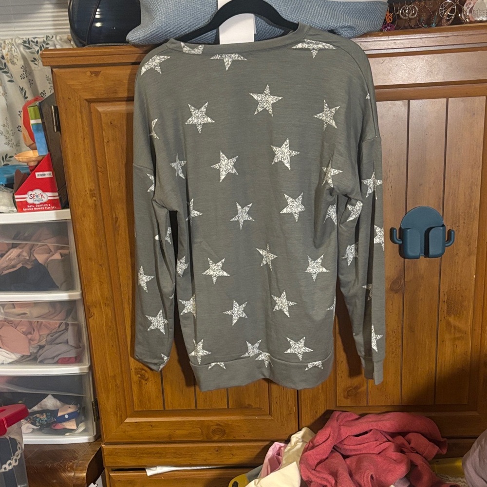 Gray Star Patterned Sweater Size M - image 2